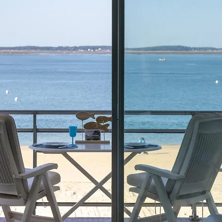 Au Bord De L'eau - Vue Imprenable Sur Le Bassin Apartment