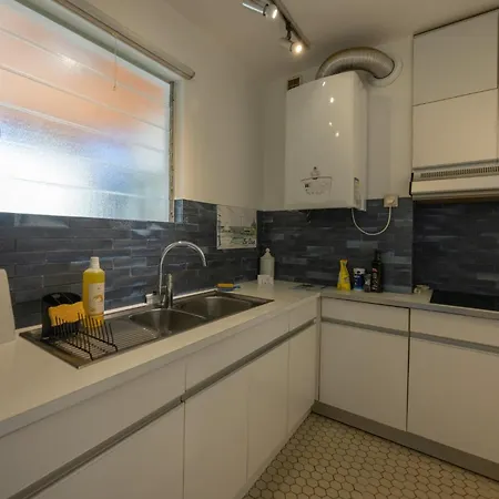 Au Bord De L'eau - Vue Imprenable Sur Le Bassin Appartement